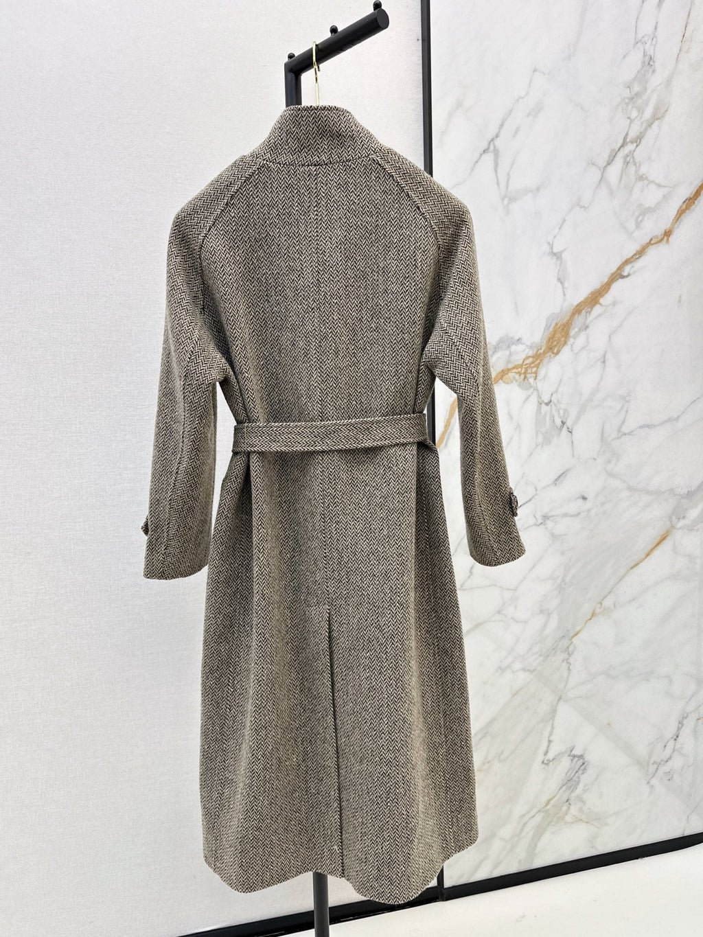 26Latest Autumn/Winter Minimalist Herringbone Coat with Button-Front Detail