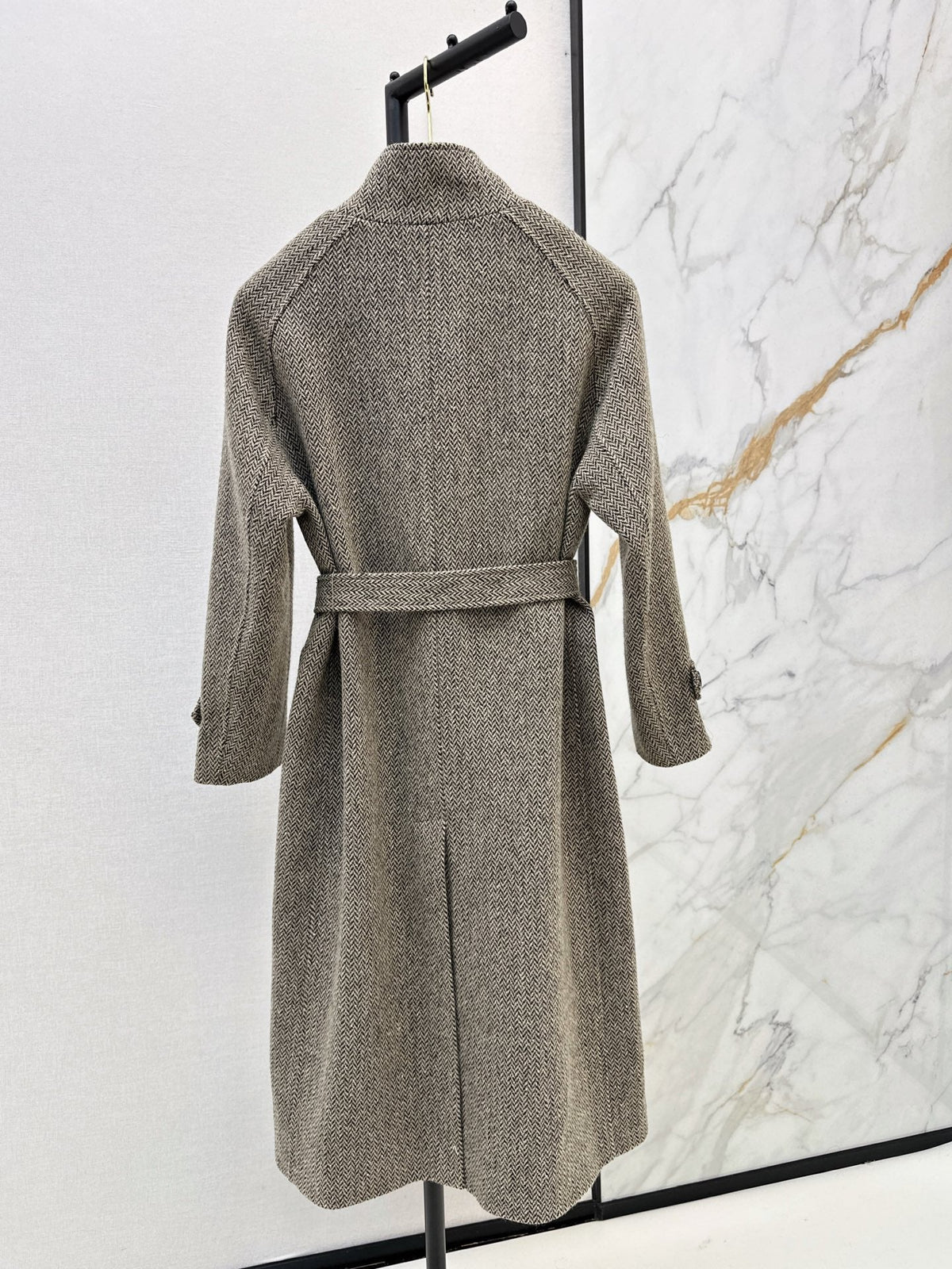 26Latest Autumn/Winter Minimalist Herringbone Coat with Button-Front Detail