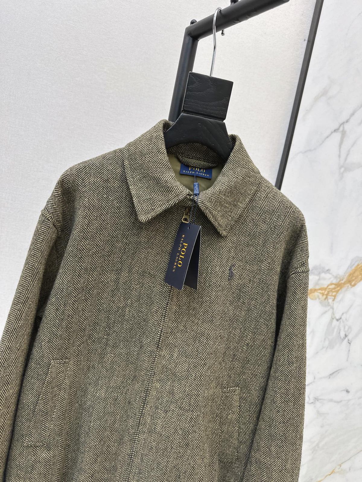 26Latest Autumn/Winter Wool-Blend Herringbone Jacket with Pony Embroidery