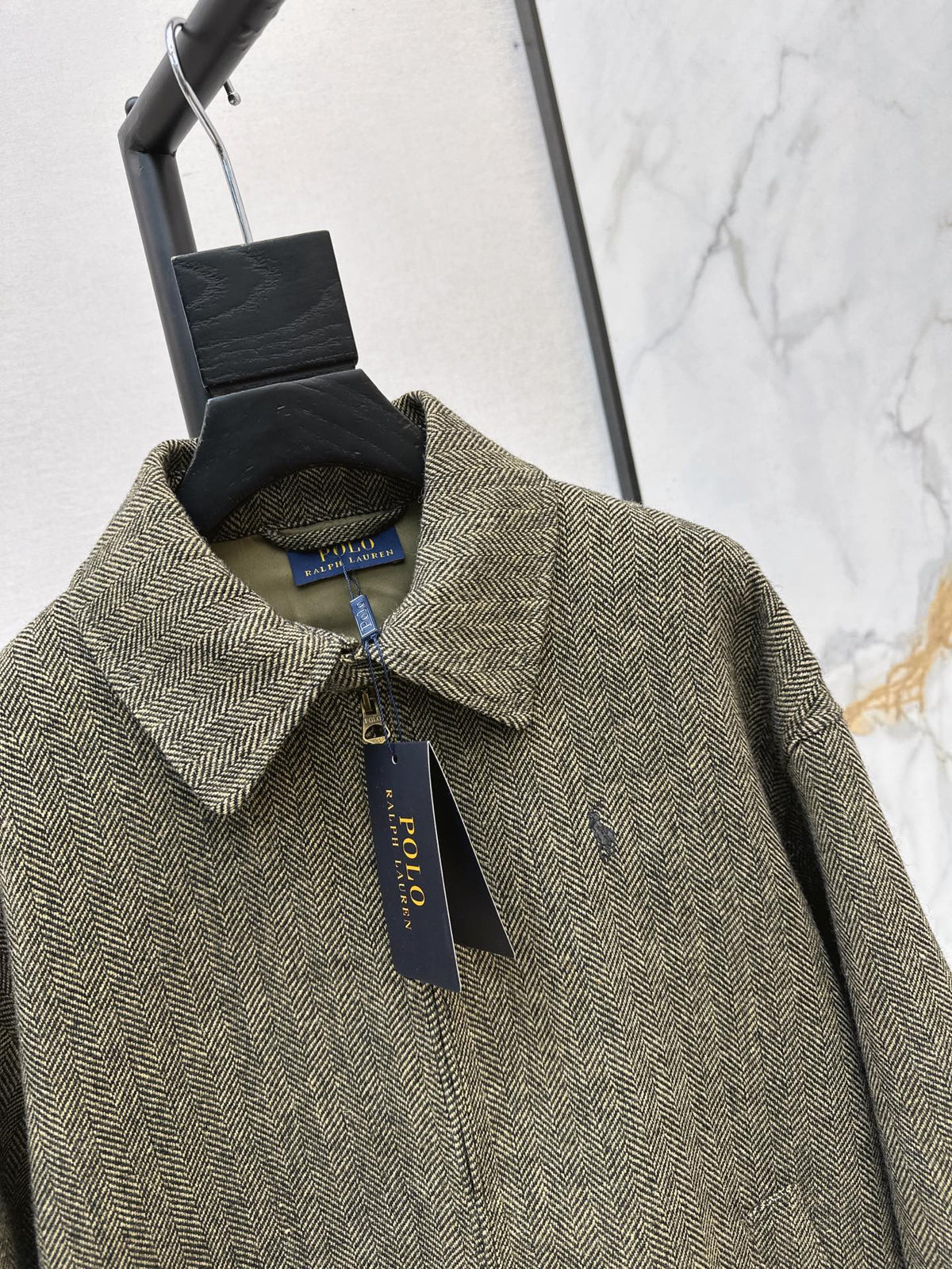 26Latest Autumn/Winter Wool-Blend Herringbone Jacket with Pony Embroidery