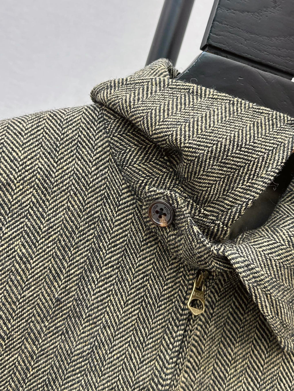 26Latest Autumn/Winter Wool-Blend Herringbone Jacket with Pony Embroidery