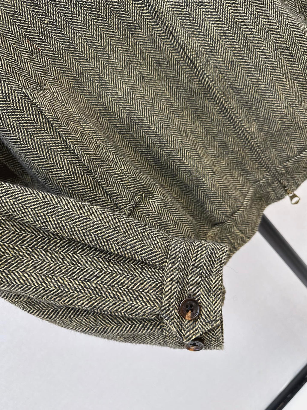 26Latest Autumn/Winter Wool-Blend Herringbone Jacket with Pony Embroidery