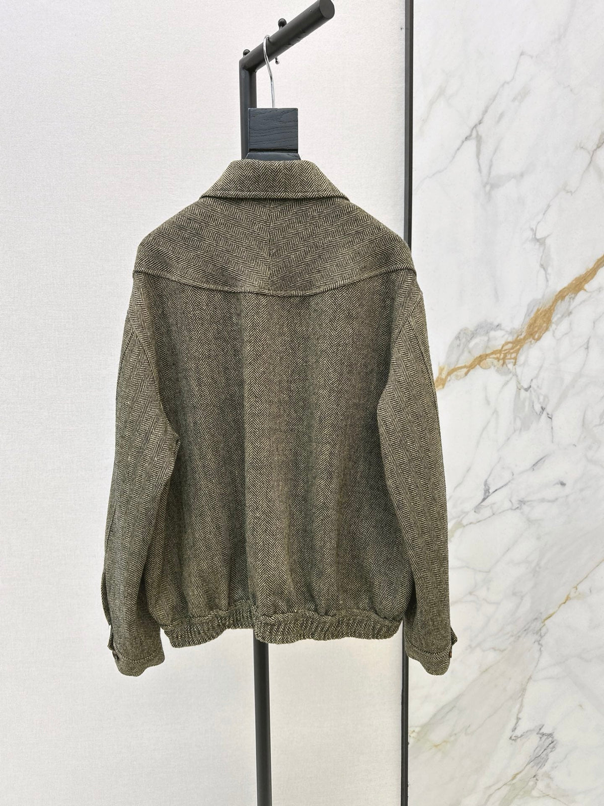 26Latest Autumn/Winter Wool-Blend Herringbone Jacket with Pony Embroidery