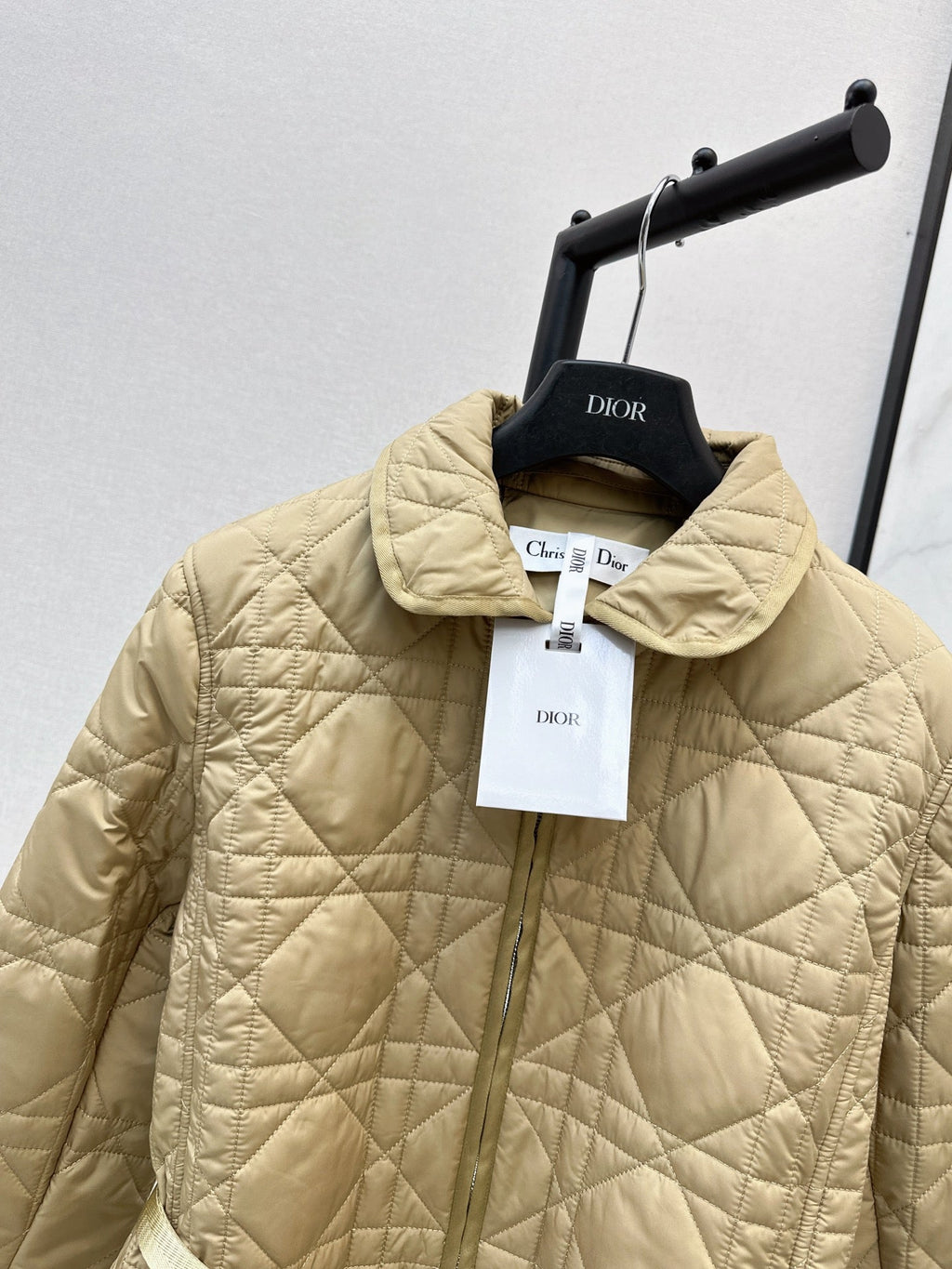 26Latest Autumn/Winter Quilted Jacket with Belt Detail