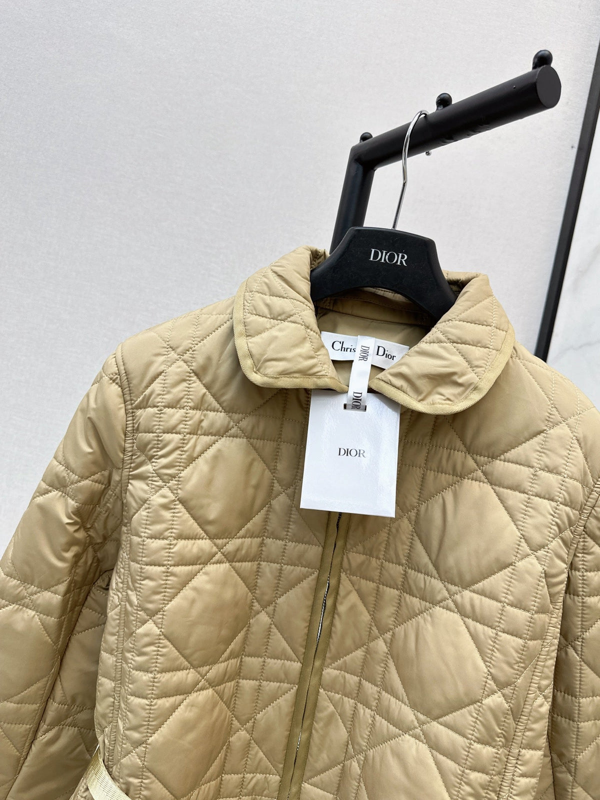 26Latest Autumn/Winter Quilted Jacket with Belt Detail