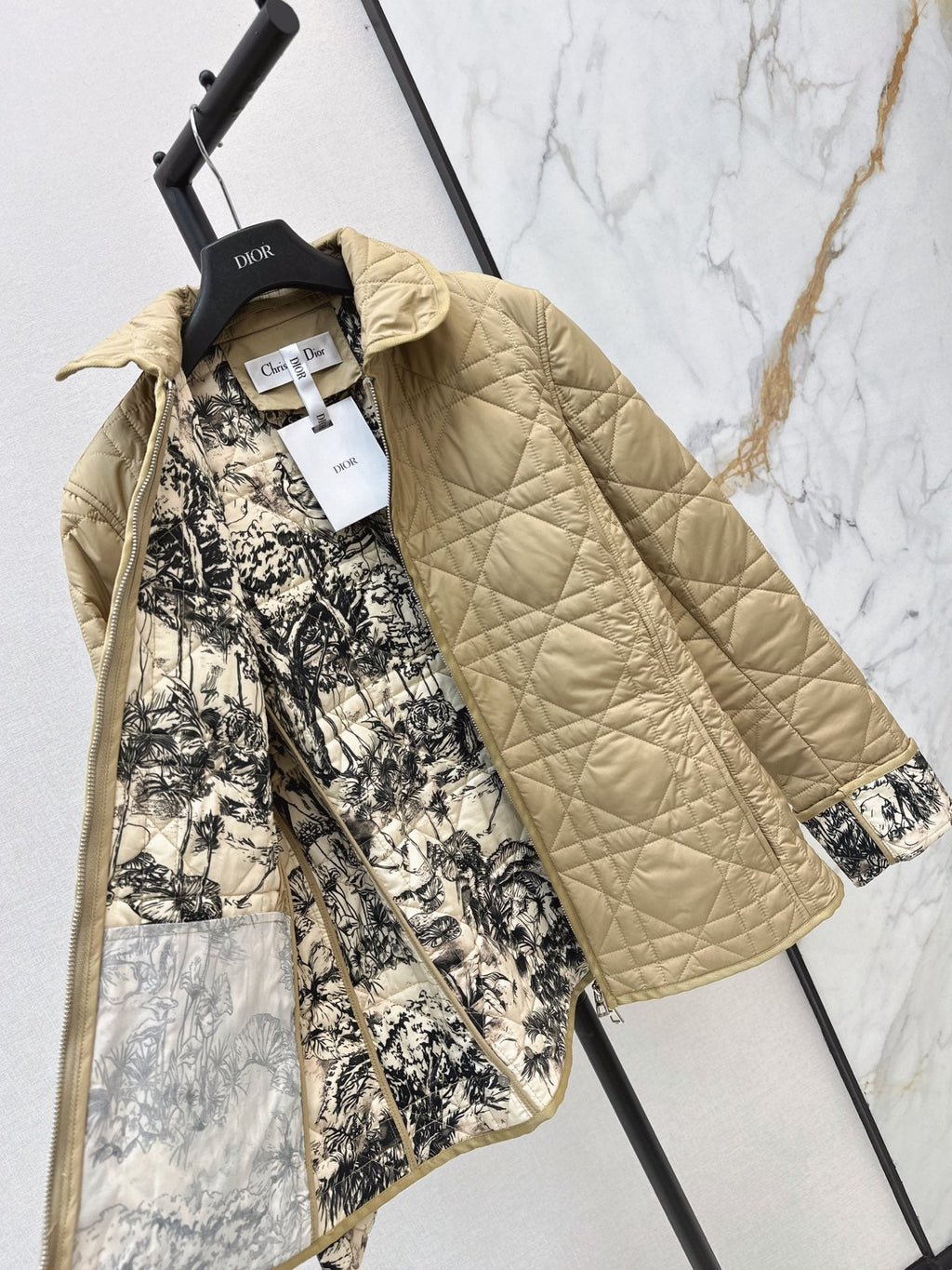 26Latest Autumn/Winter Quilted Jacket with Belt Detail