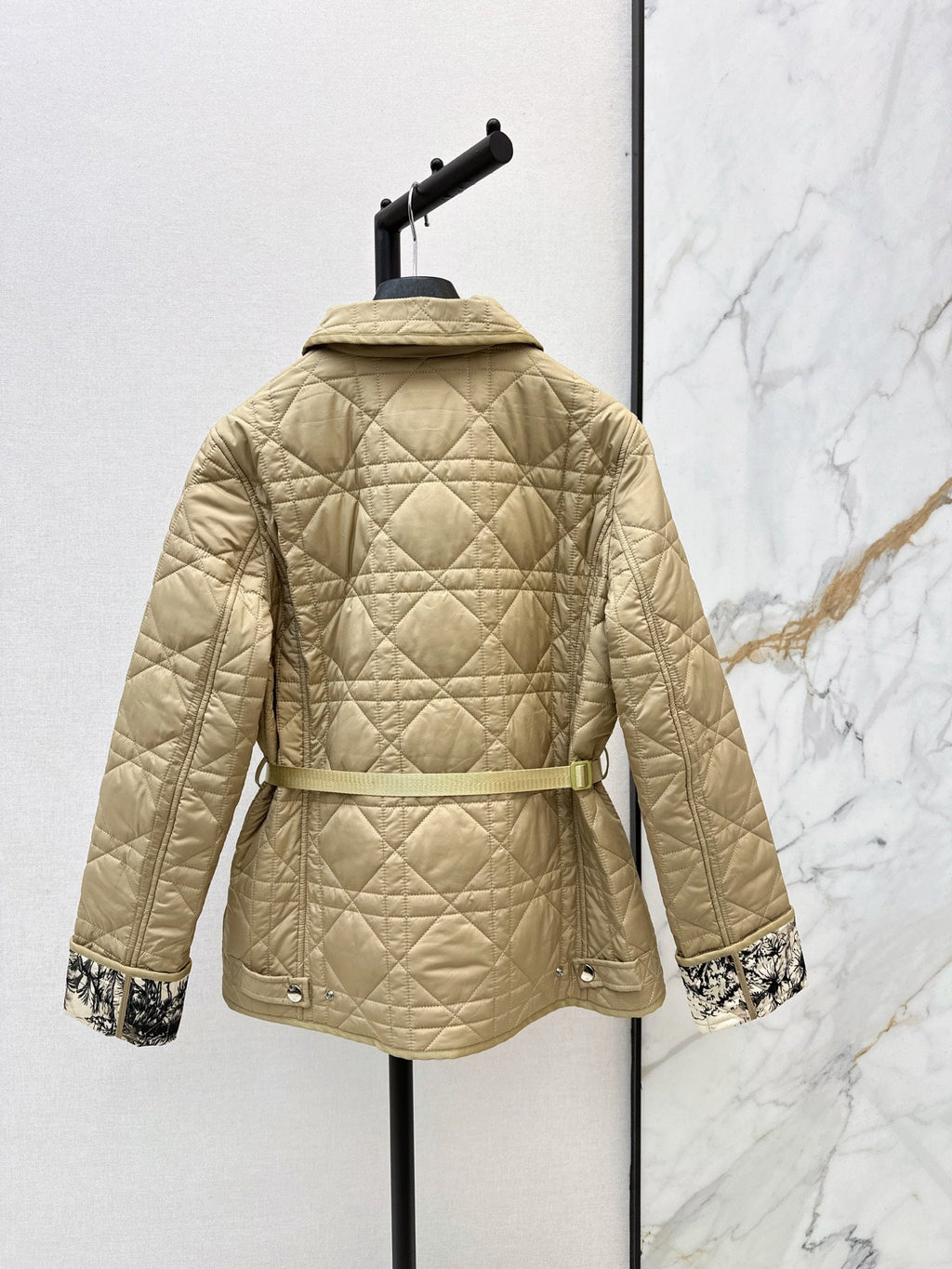 26Latest Autumn/Winter Quilted Jacket with Belt Detail
