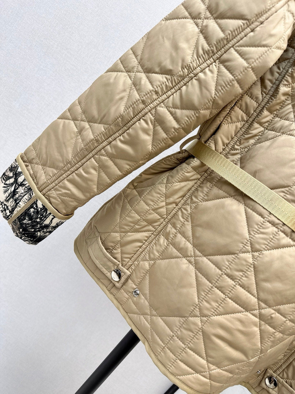 26Latest Autumn/Winter Quilted Jacket with Belt Detail