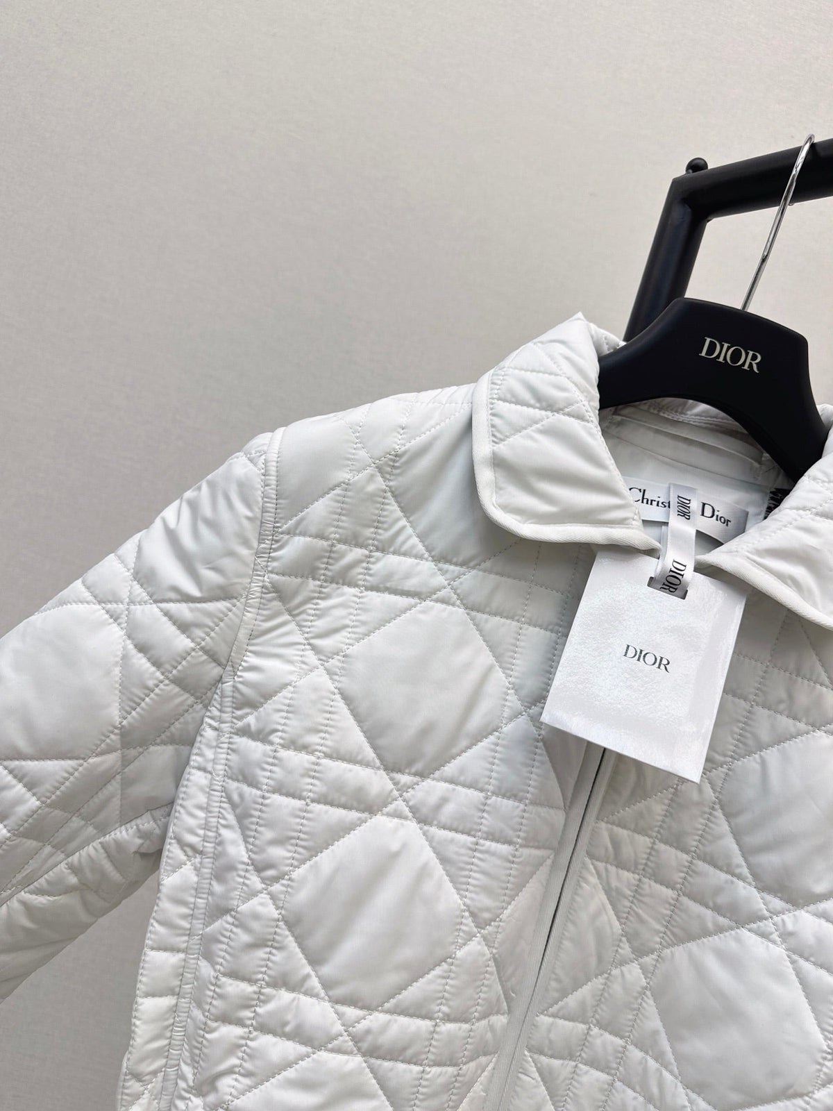 26Latest Autumn/Winter Quilted Jacket with Belt Detail