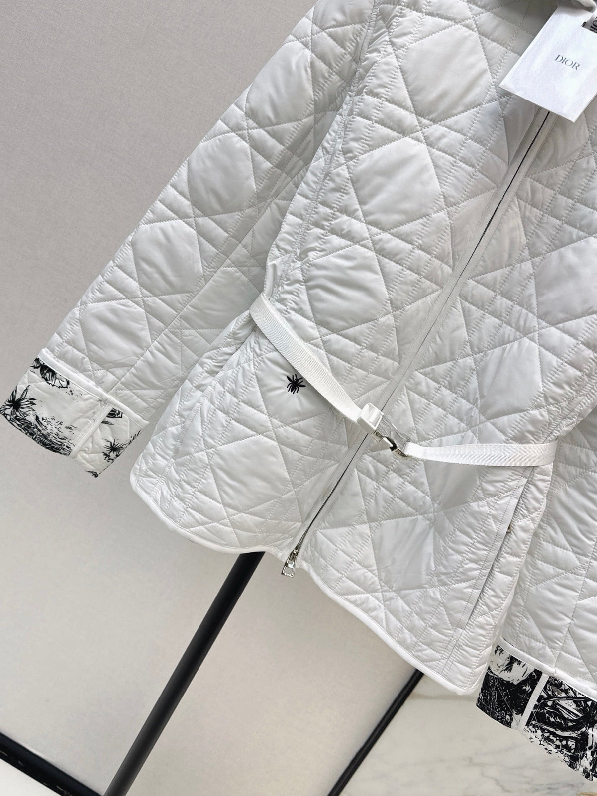 26Latest Autumn/Winter Quilted Jacket with Belt Detail