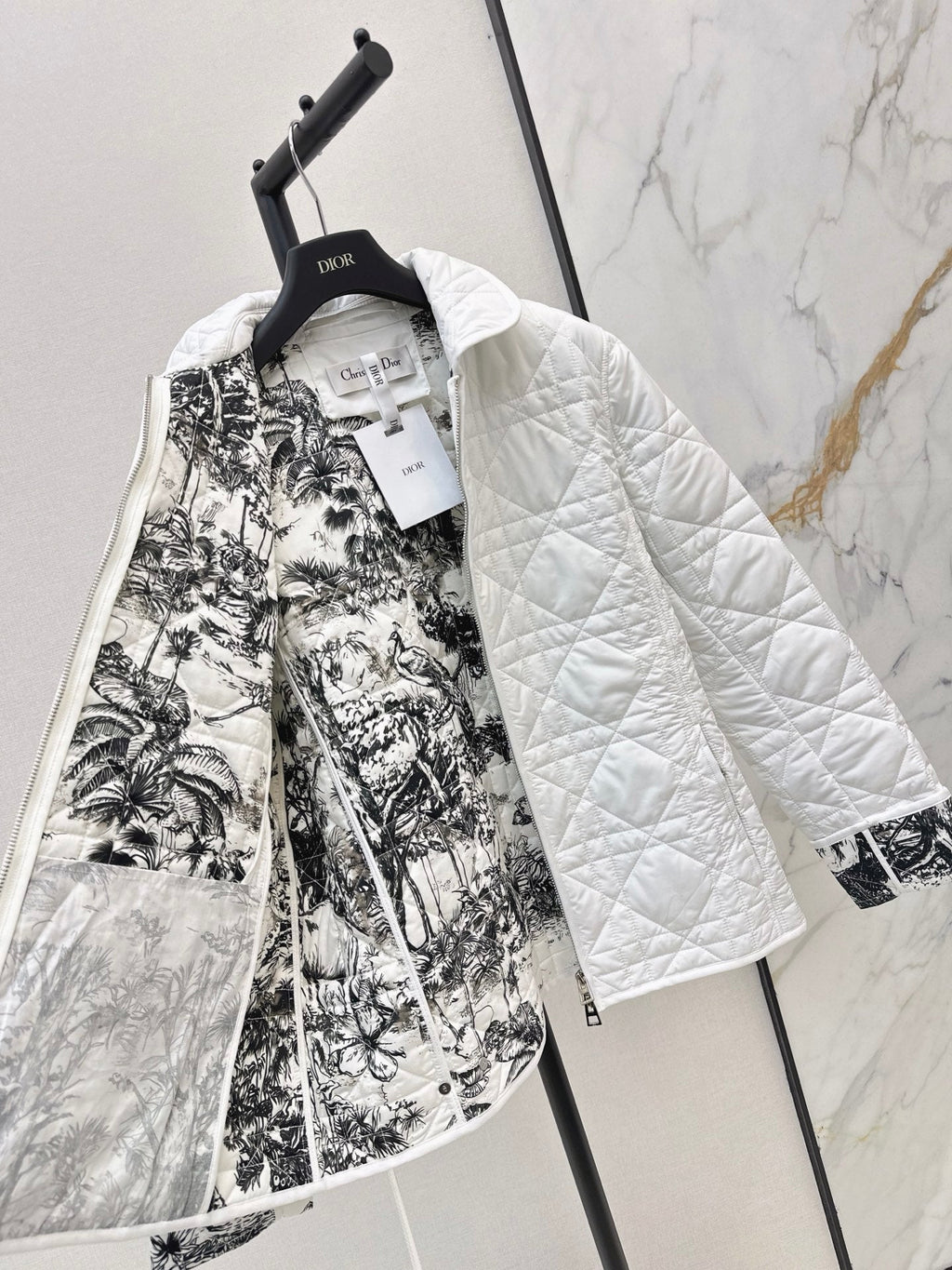 26Latest Autumn/Winter Quilted Jacket with Belt Detail