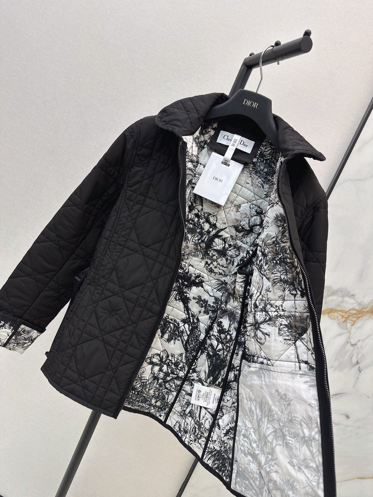 26Latest Autumn/Winter Quilted Jacket with Belt Detail
