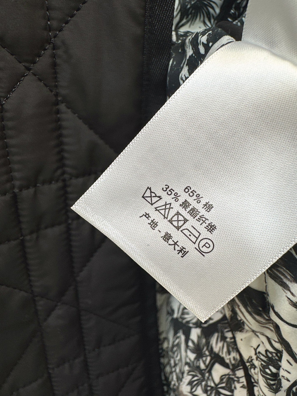 26Latest Autumn/Winter Quilted Jacket with Belt Detail