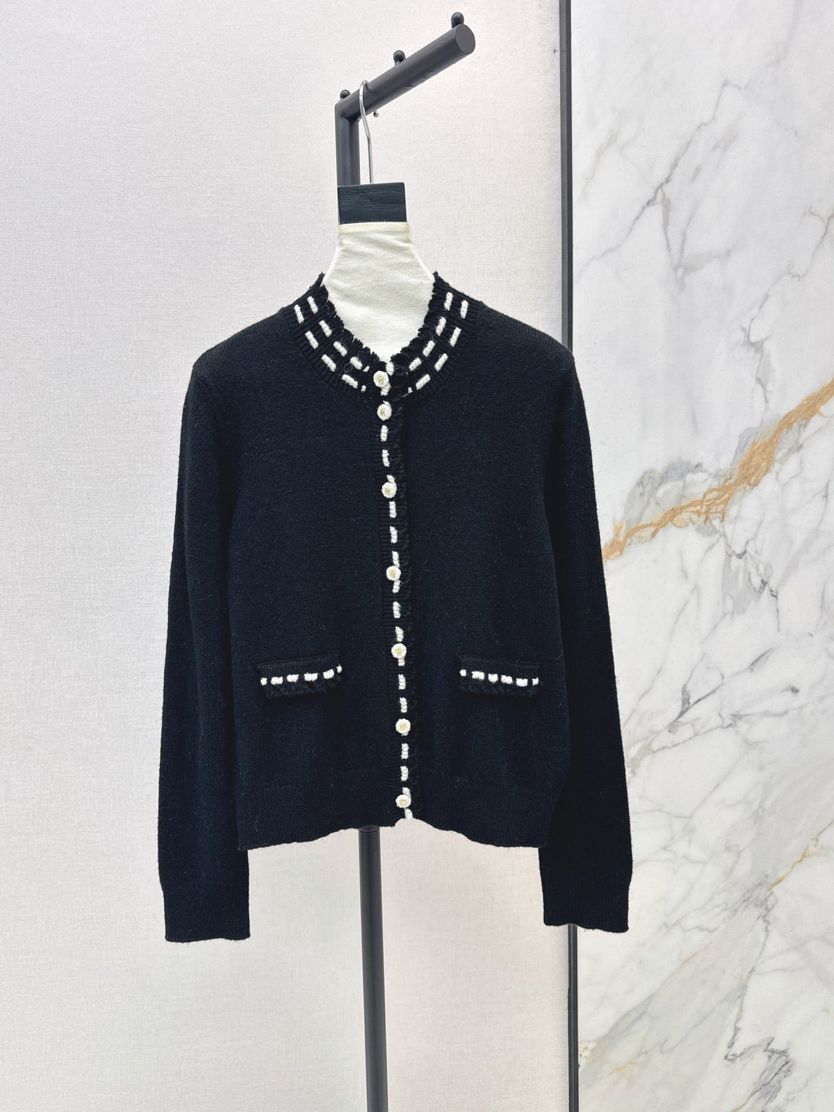 26Latest Autumn/Winter Color-Block Cardigan with Hand-Applied Beading and Round Neck