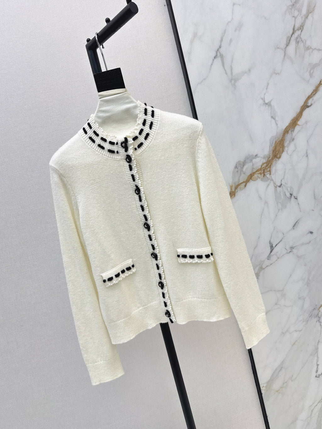 26Latest Autumn/Winter Color-Block Cardigan with Hand-Applied Beading and Round Neck