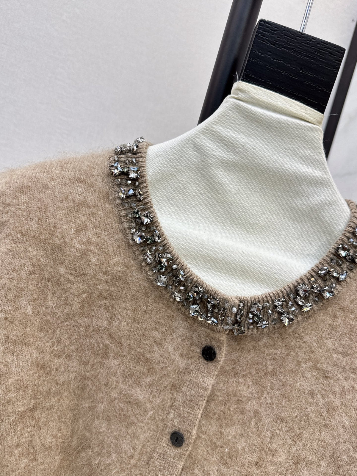 26Exquisite, Intricately Beaded Crew-Neck Knit Cardigan (Latest Autumn/Winter Collection)