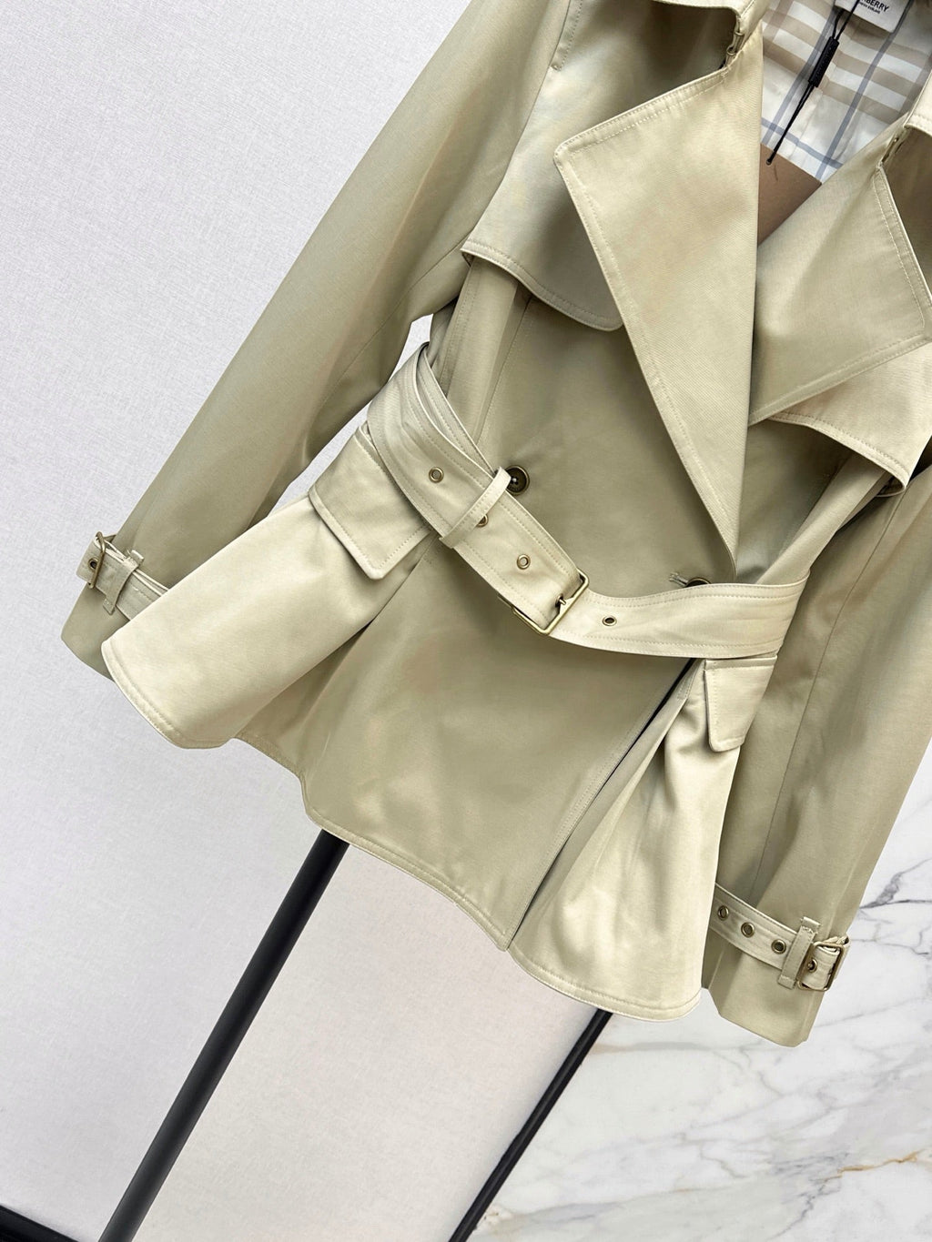 26Latest Autumn/Winter Trench Coat with Tailored Waist