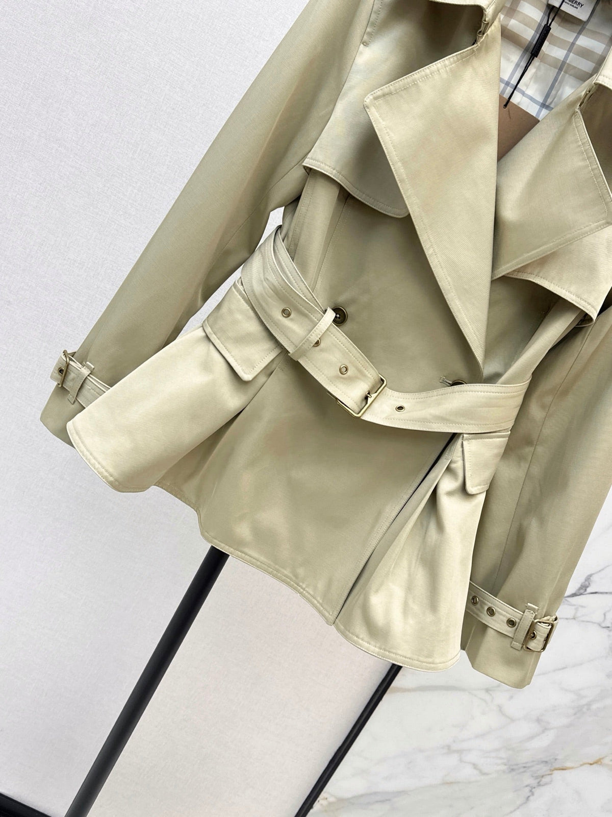 26Latest Autumn/Winter Trench Coat with Tailored Waist