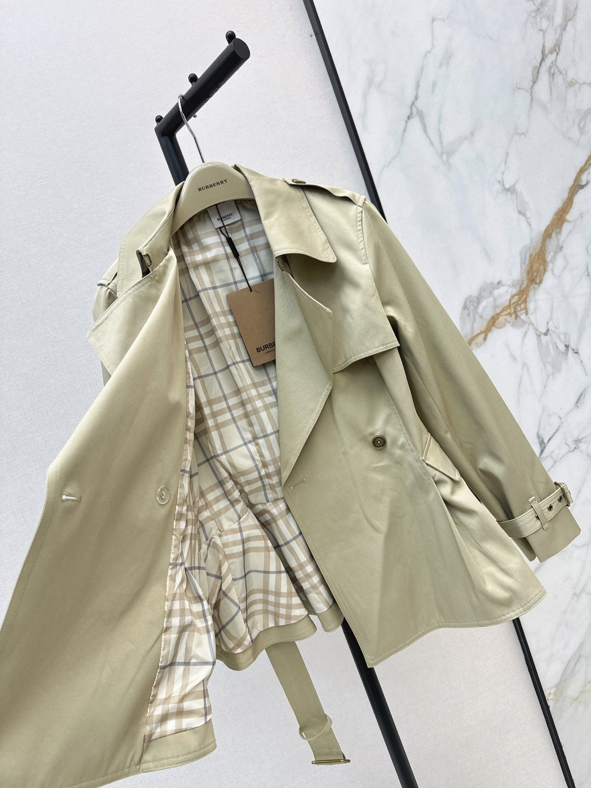 26Latest Autumn/Winter Trench Coat with Tailored Waist