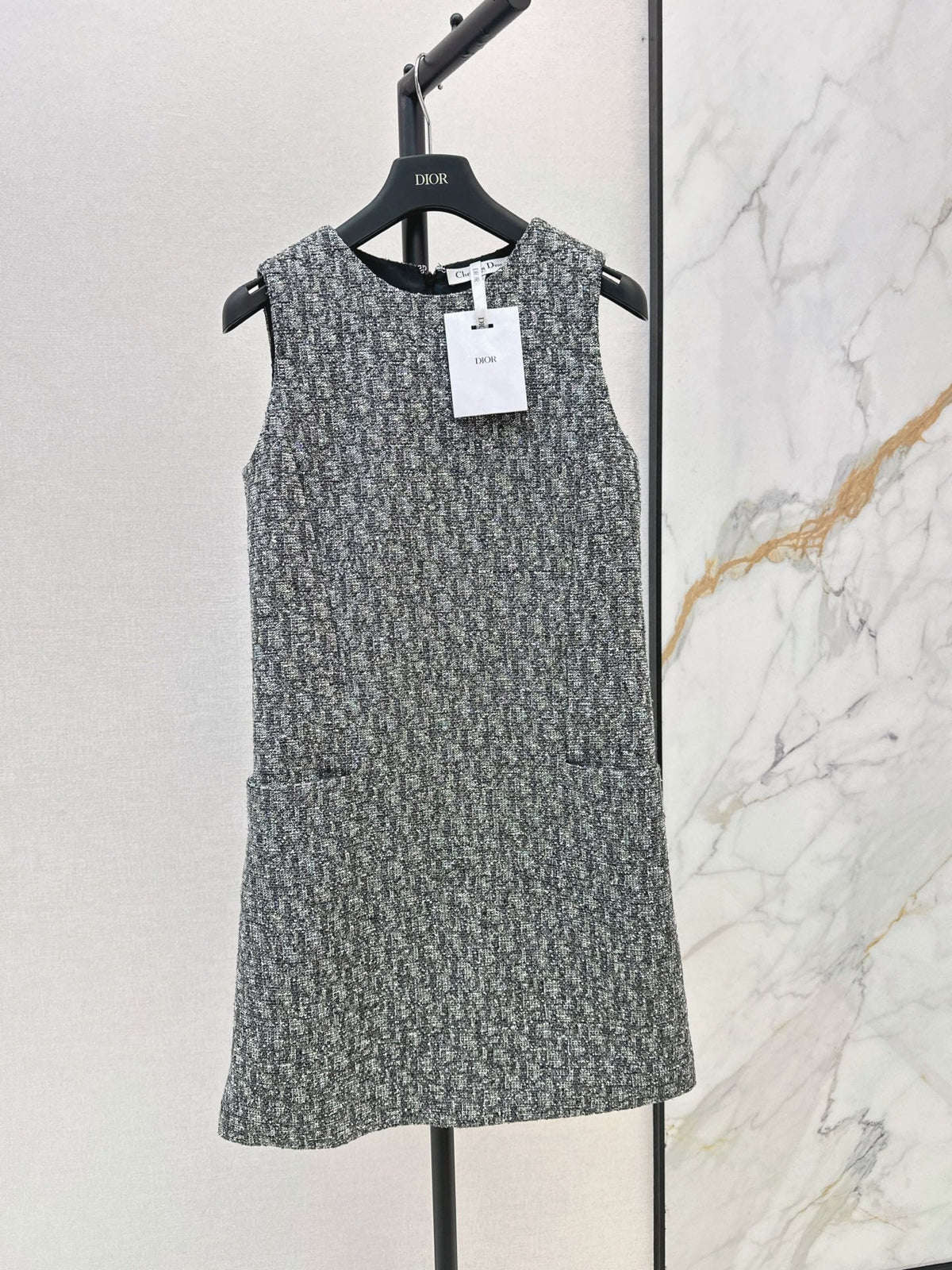 26Latest Early Autumn Sleeveless Dress with Custom Logo Jacquard