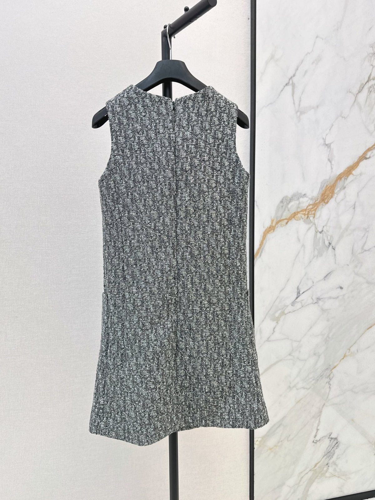 26Latest Early Autumn Sleeveless Dress with Custom Logo Jacquard