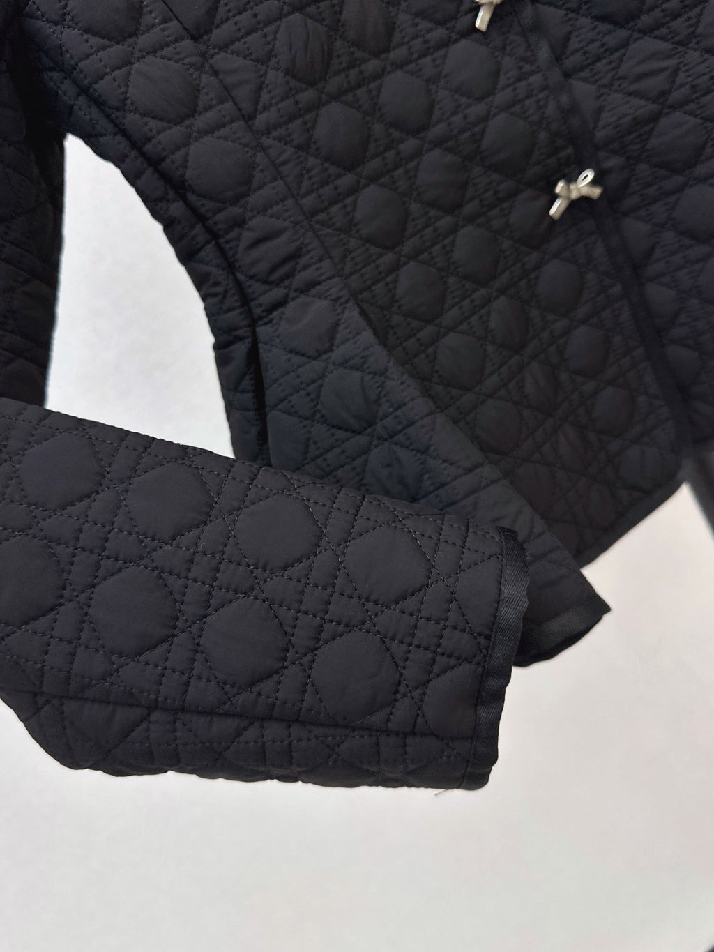 26Latest Autumn/Winter Quilted Jacket with Bow & Hardware Detail