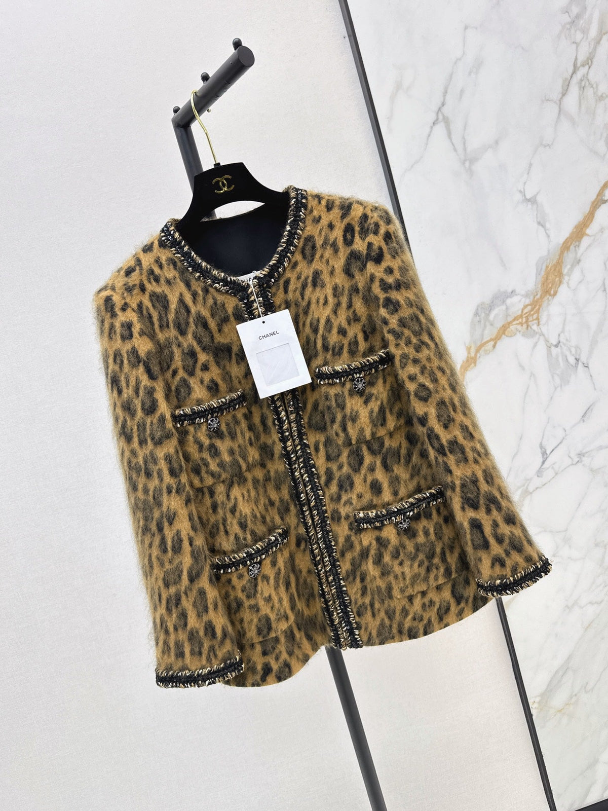 26Latest Autumn/Winter Coat with Four-Pocket Detailing and Cashmere Trim