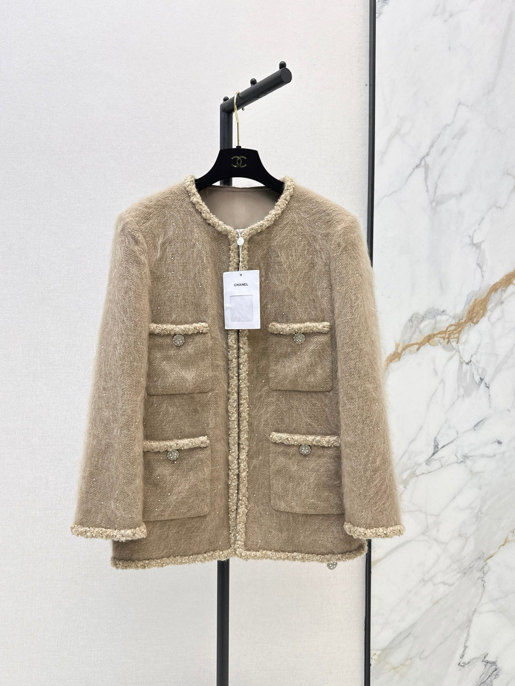 26Latest Autumn/Winter Coat with Four-Pocket Detailing and Cashmere Trim