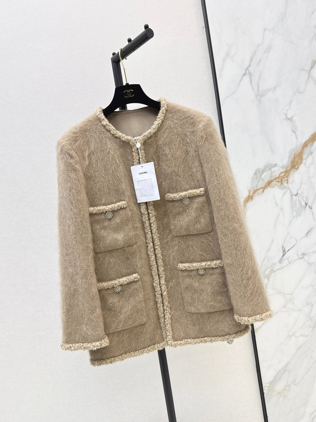 26Latest Autumn/Winter Coat with Four-Pocket Detailing and Cashmere Trim