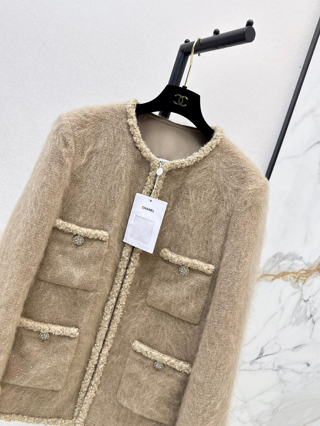 26Latest Autumn/Winter Coat with Four-Pocket Detailing and Cashmere Trim