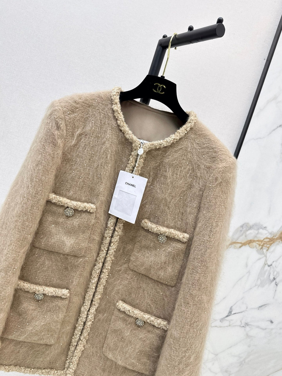 26Latest Autumn/Winter Coat with Four-Pocket Detailing and Cashmere Trim
