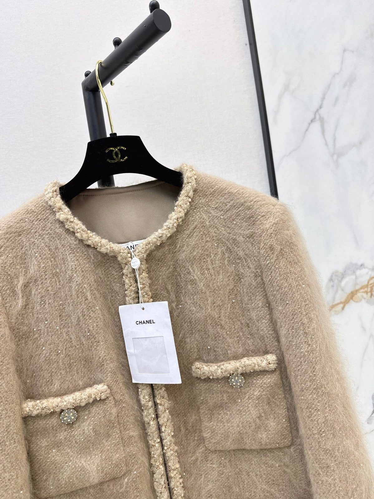 26Latest Autumn/Winter Coat with Four-Pocket Detailing and Cashmere Trim