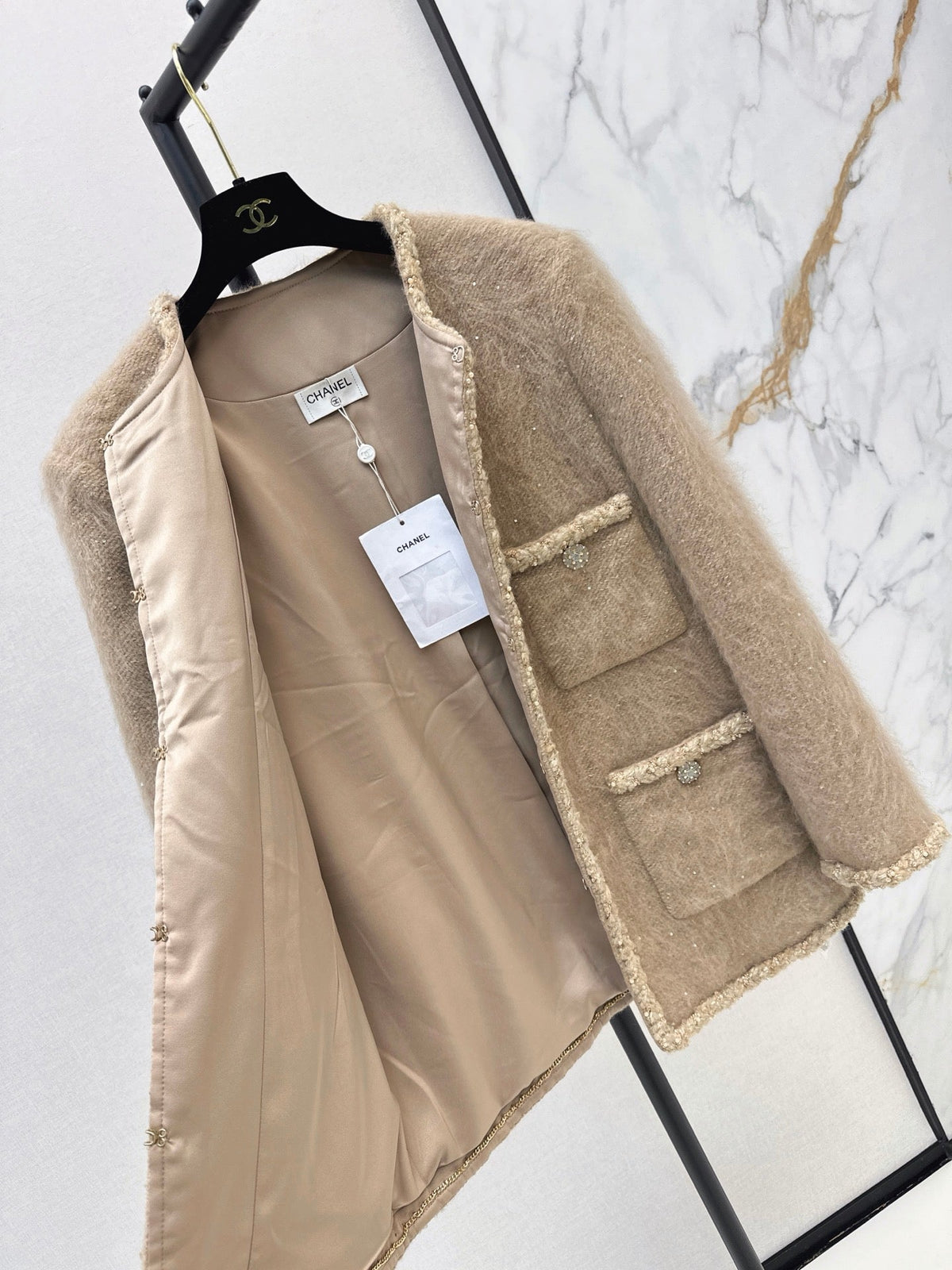 26Latest Autumn/Winter Coat with Four-Pocket Detailing and Cashmere Trim