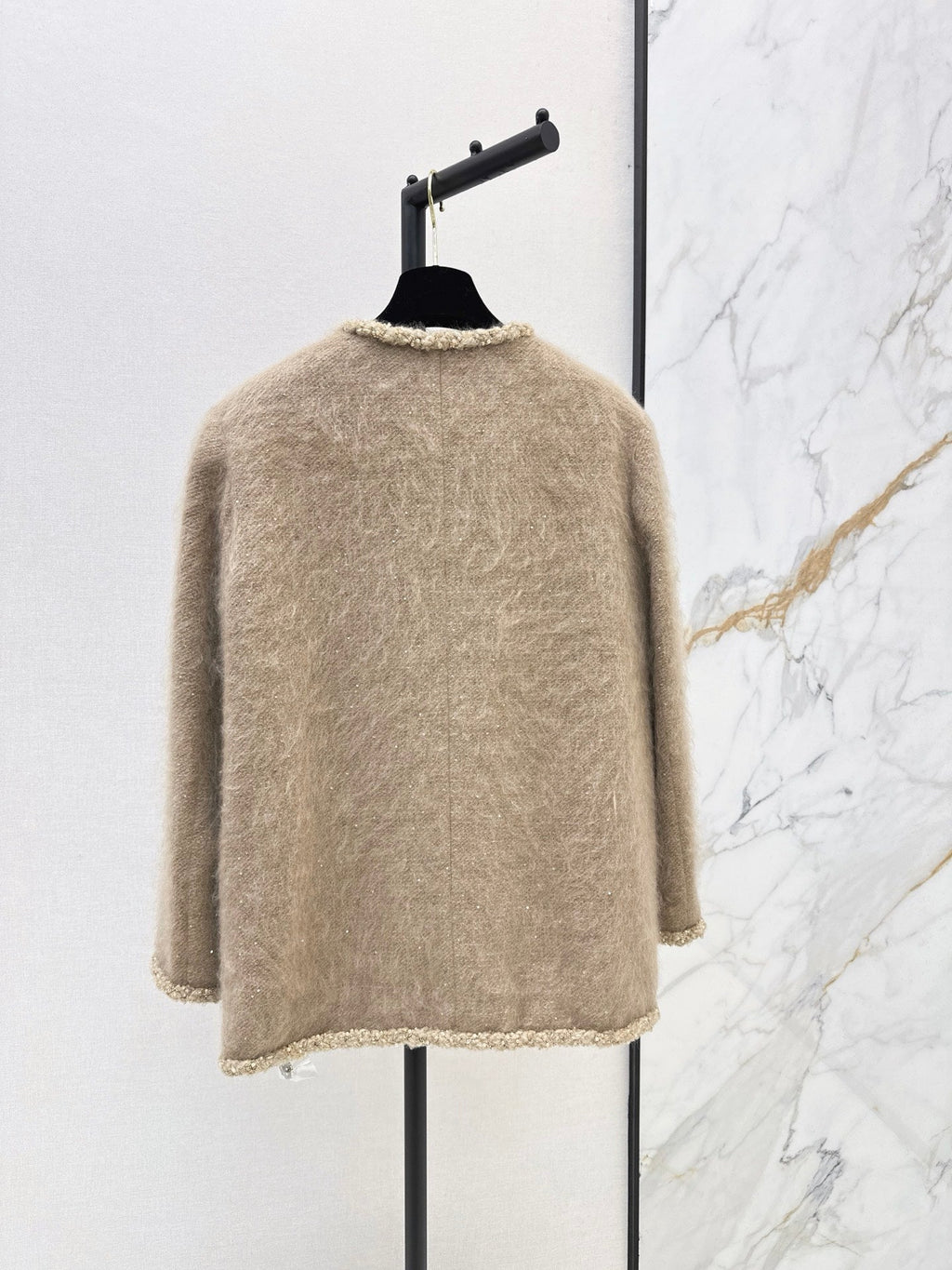 26Latest Autumn/Winter Coat with Four-Pocket Detailing and Cashmere Trim
