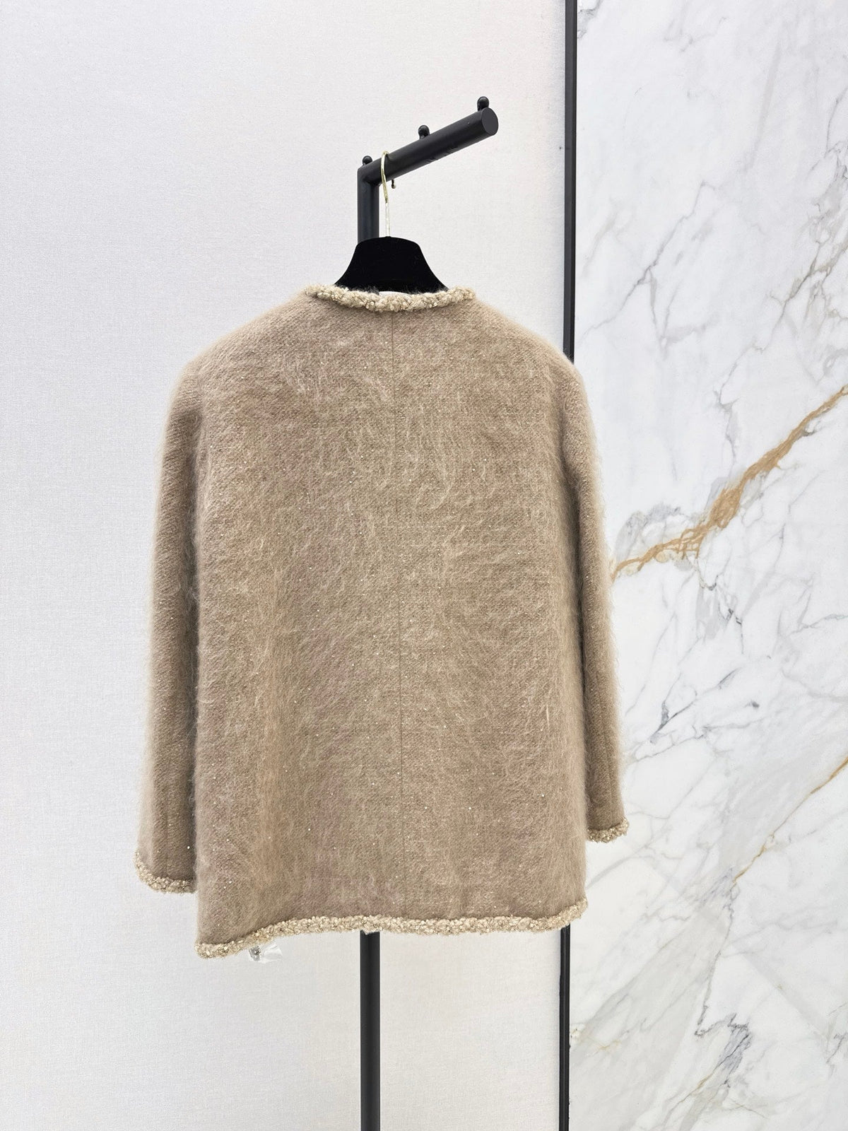 26Latest Autumn/Winter Coat with Four-Pocket Detailing and Cashmere Trim