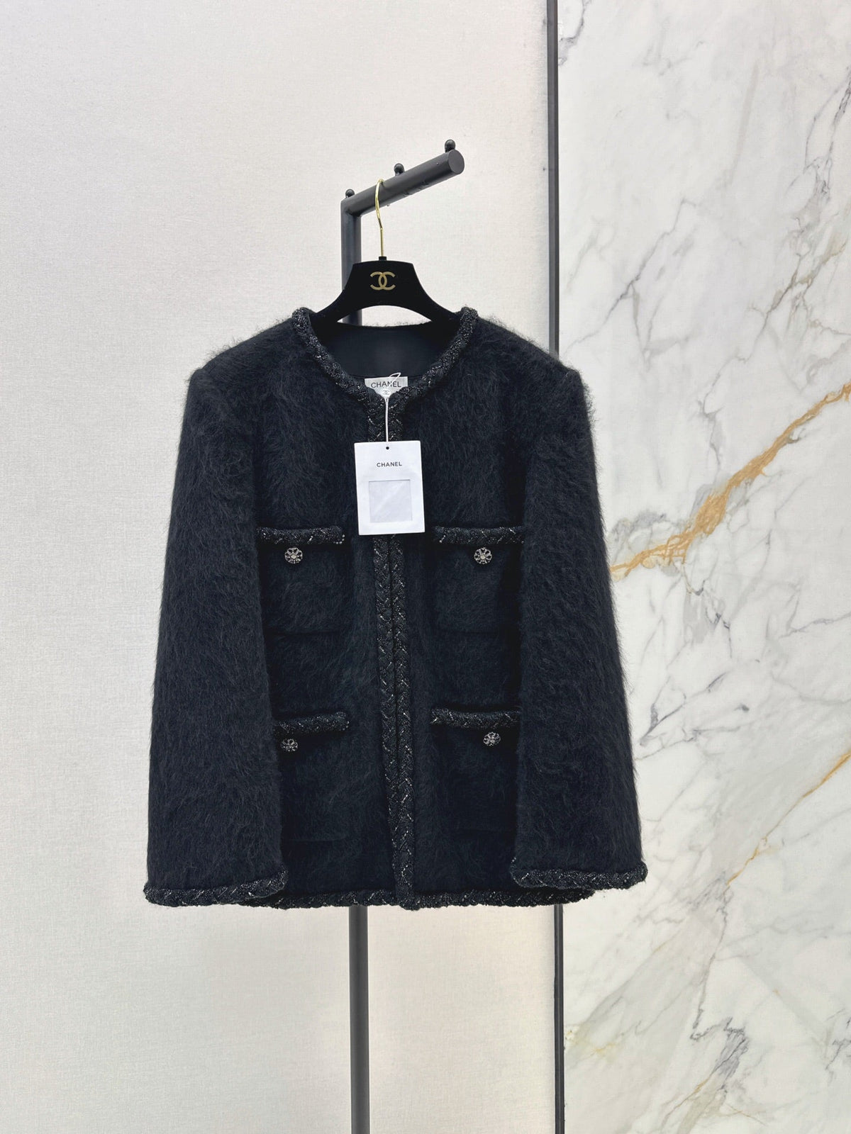 26Latest Autumn/Winter Coat: Four-Pocket Design with Cashmere Trim
