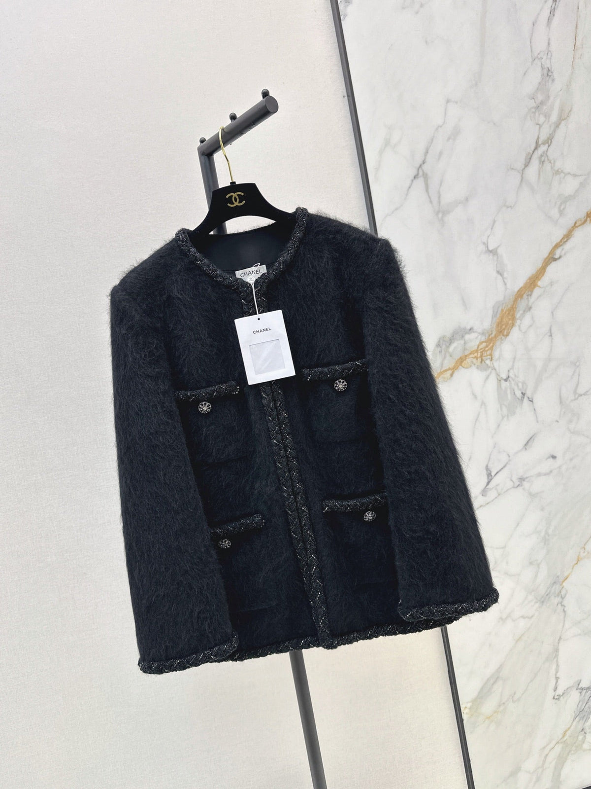 26Latest Autumn/Winter Coat: Four-Pocket Design with Cashmere Trim
