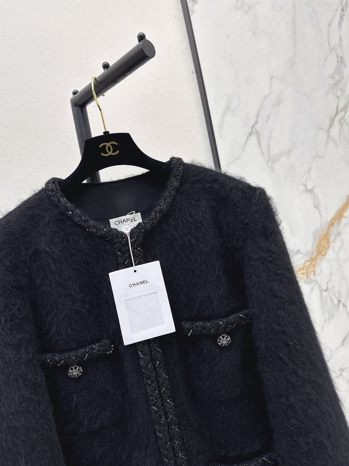26Latest Autumn/Winter Coat: Four-Pocket Design with Cashmere Trim
