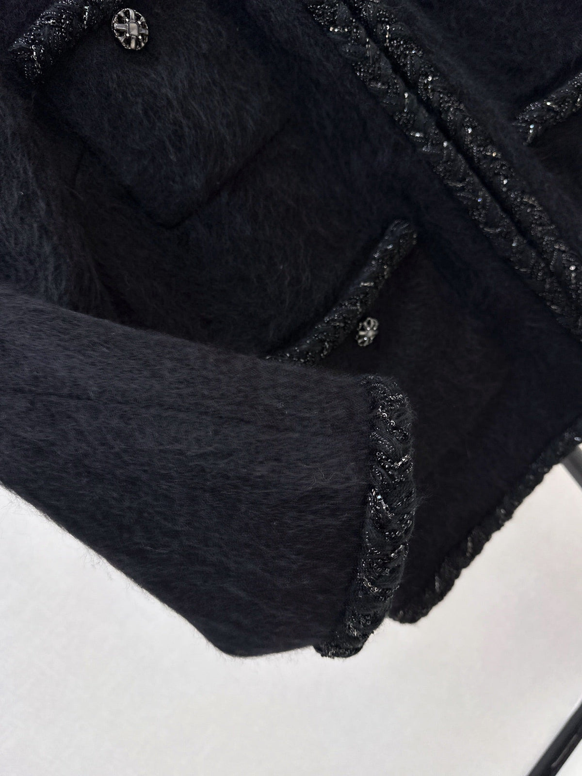 26Latest Autumn/Winter Coat: Four-Pocket Design with Cashmere Trim