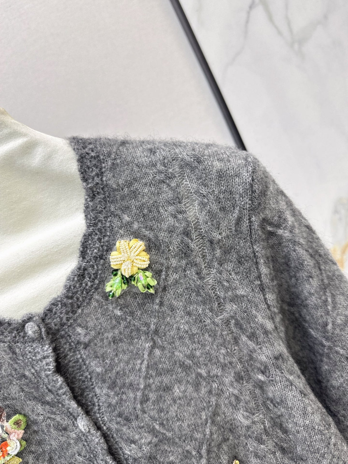 26Latest Autumn/Winter Vintage-Style Wool Knit Cardigan with 3D Floral Accents