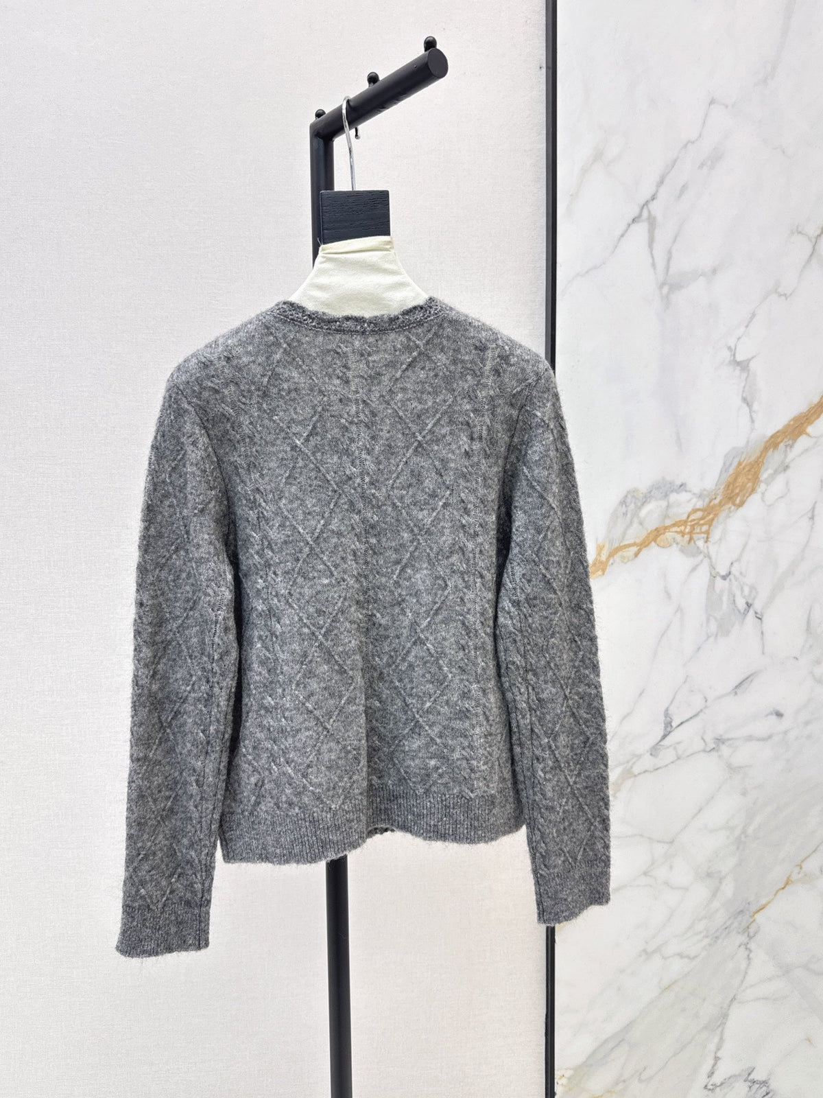 26Latest Autumn/Winter Vintage-Style Wool Knit Cardigan with 3D Floral Accents