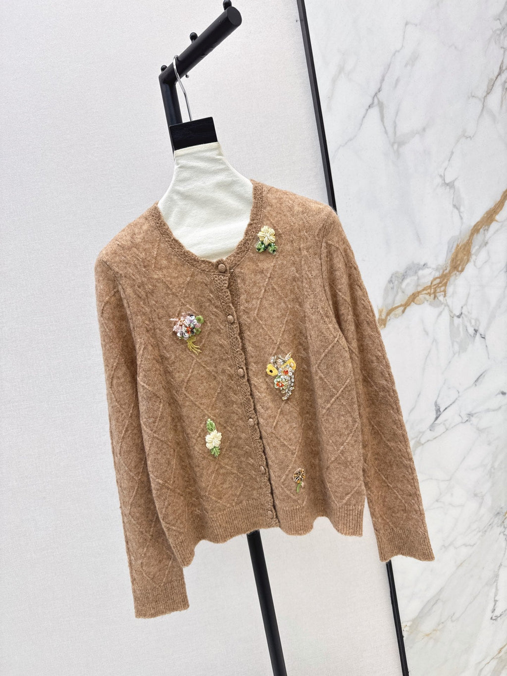 26Latest Autumn/Winter Vintage-Style Wool Knit Cardigan with 3D Floral Accents