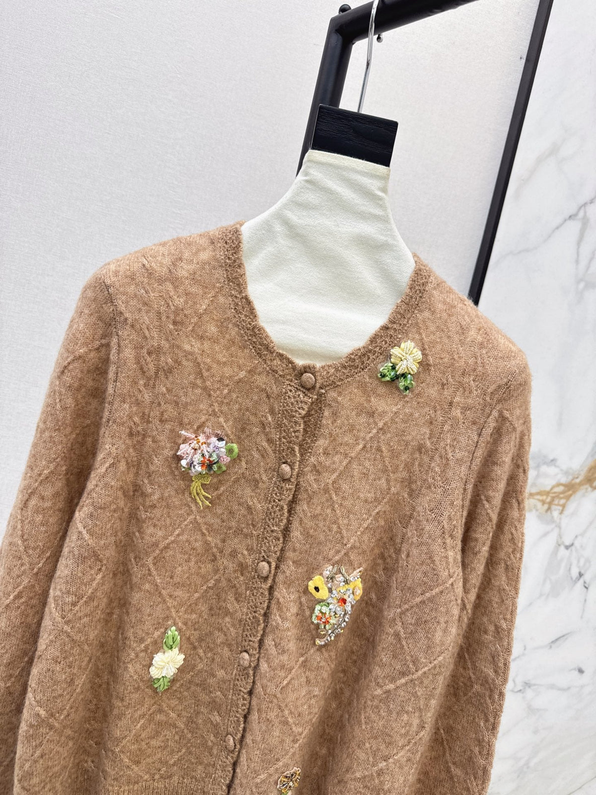26Latest Autumn/Winter Vintage-Style Wool Knit Cardigan with 3D Floral Accents