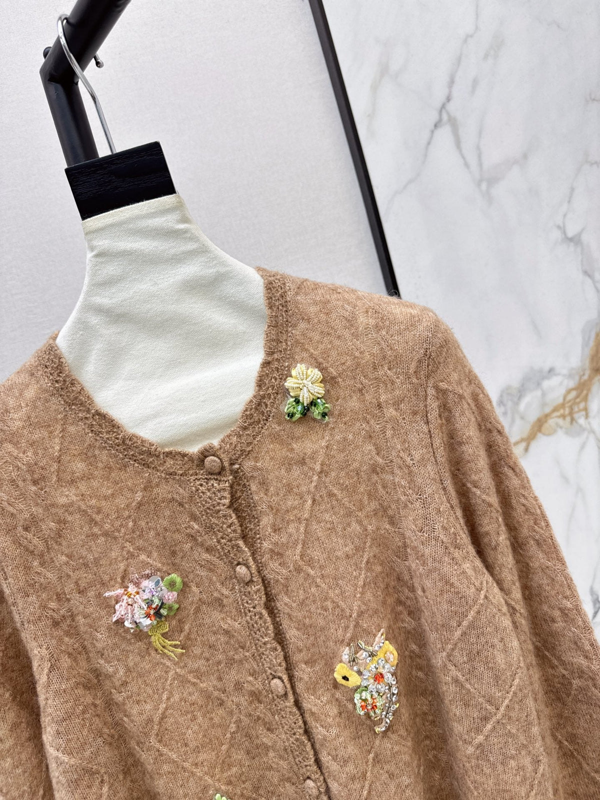 26Latest Autumn/Winter Vintage-Style Wool Knit Cardigan with 3D Floral Accents