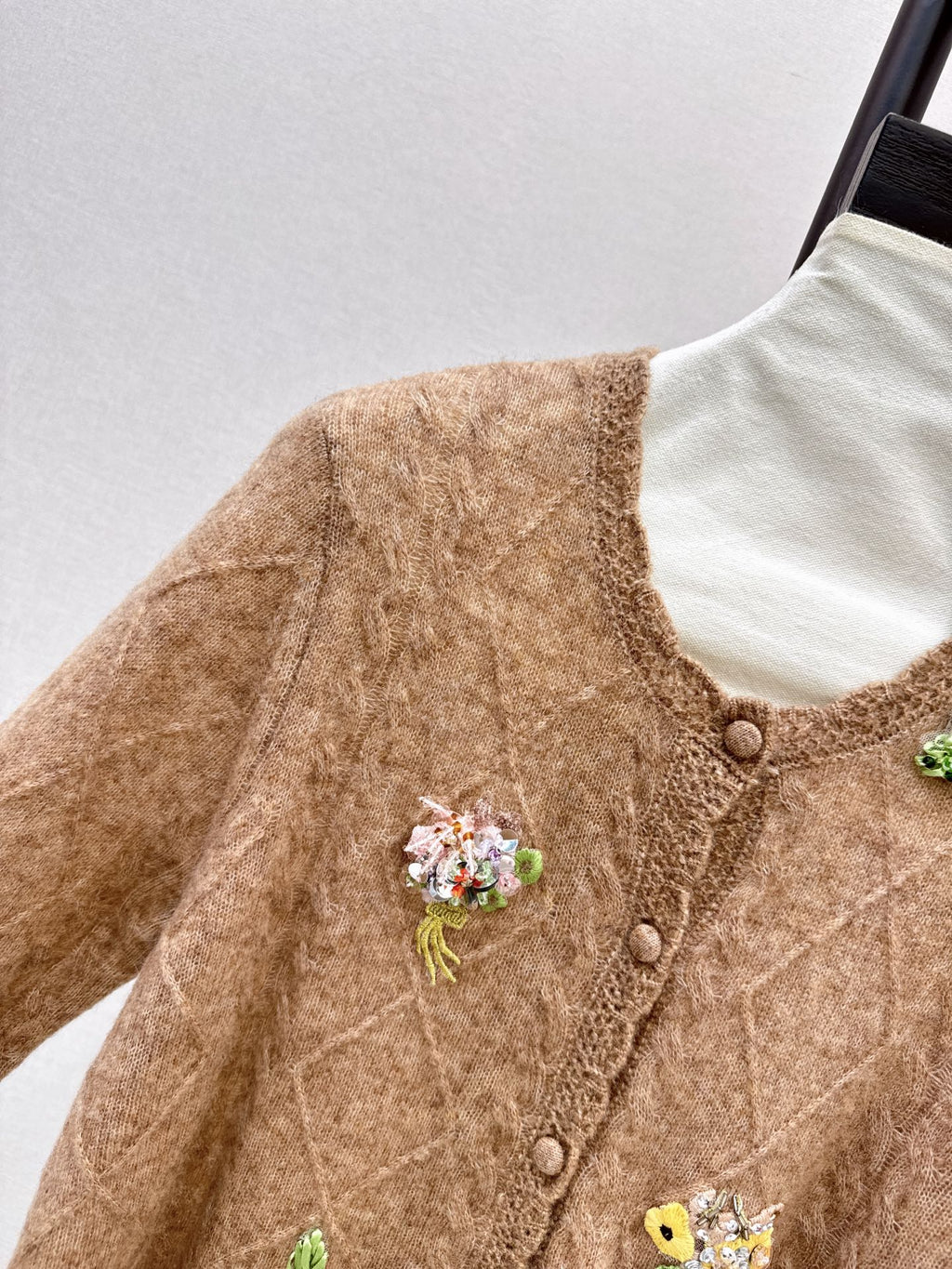 26Latest Autumn/Winter Vintage-Style Wool Knit Cardigan with 3D Floral Accents
