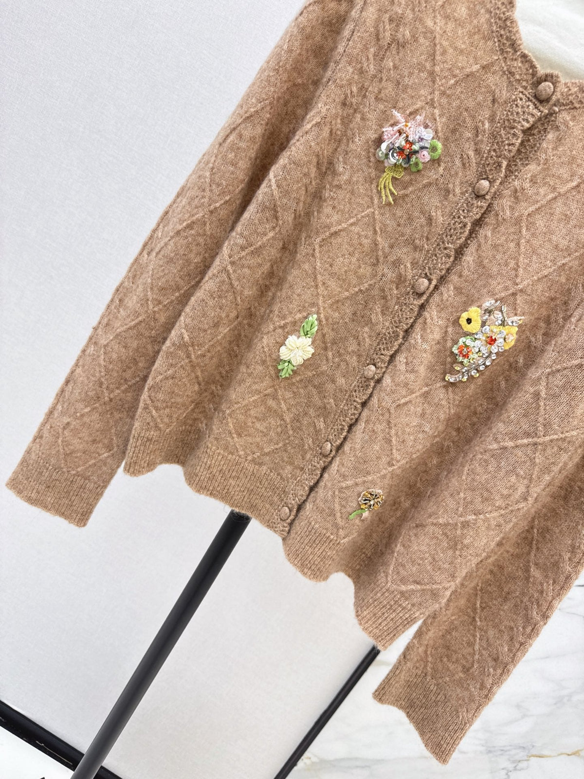 26Latest Autumn/Winter Vintage-Style Wool Knit Cardigan with 3D Floral Accents