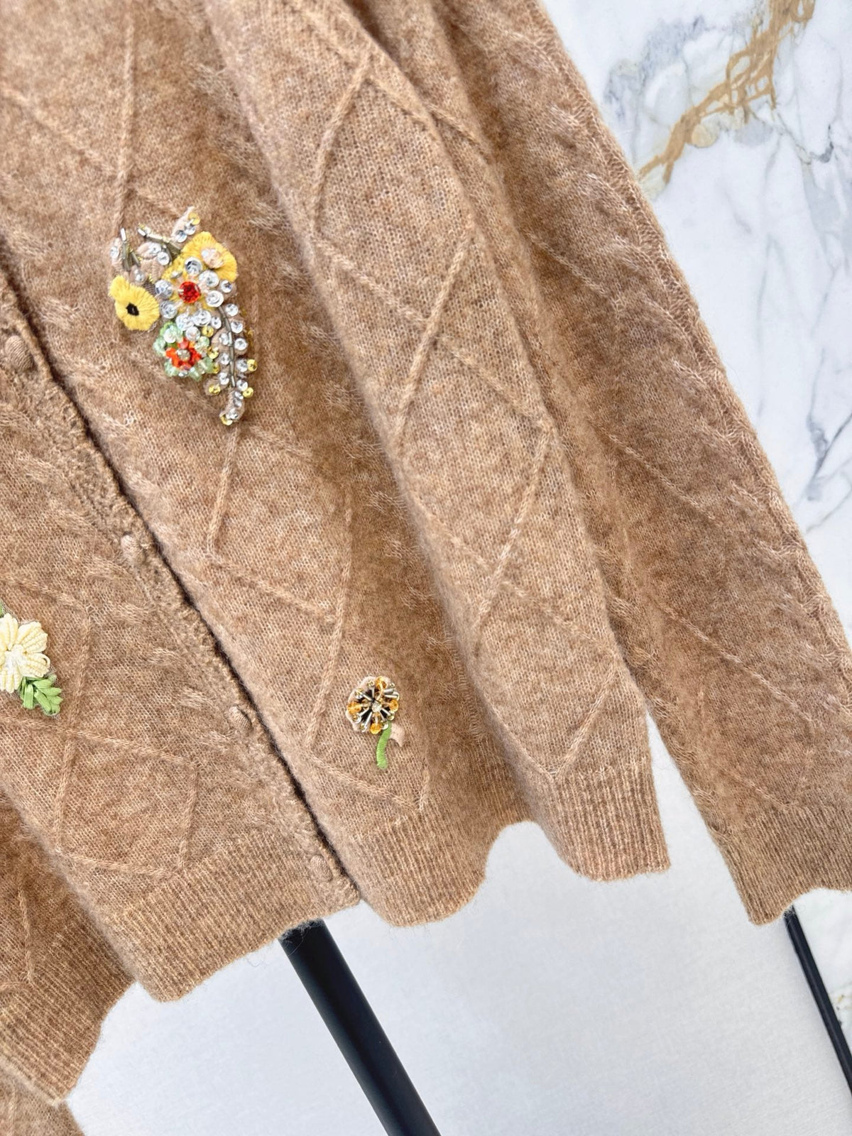 26Latest Autumn/Winter Vintage-Style Wool Knit Cardigan with 3D Floral Accents