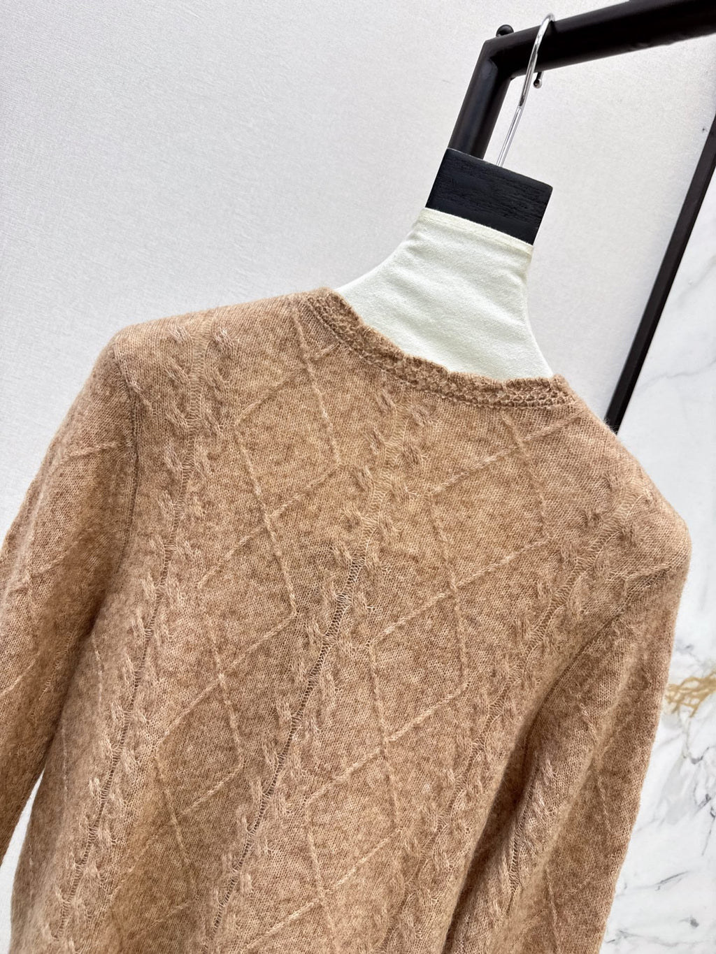 26Latest Autumn/Winter Vintage-Style Wool Knit Cardigan with 3D Floral Accents