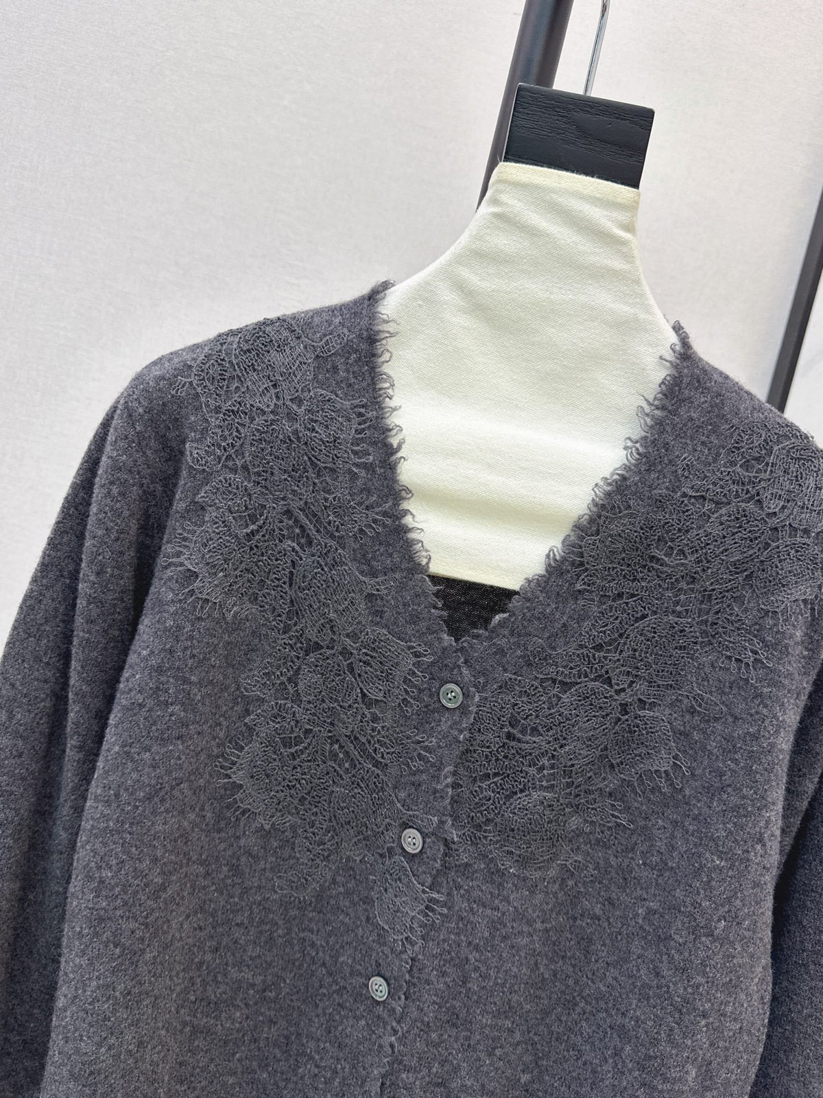 26Latest Autumn/Winter French-style soft V-neck knit cardigan with lace detailing