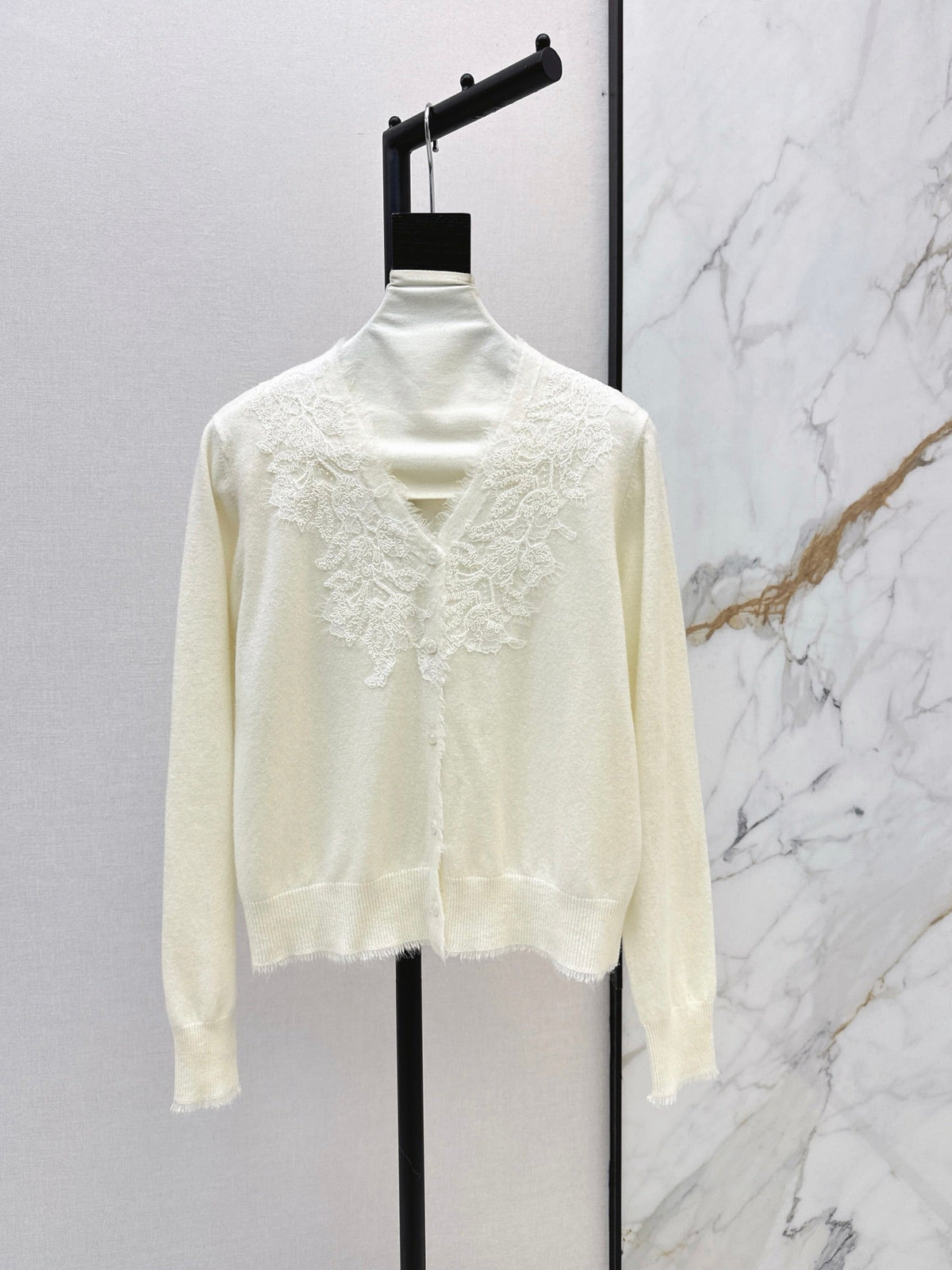 26Latest Autumn/Winter French-style soft V-neck knit cardigan with lace detailing